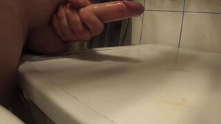 Solo masturbation and hard cumming - porn video