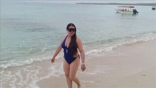 Esposa Puta Exhibicionista Camina Por La Playa en Busca De Verga Es Adicta Al Swinger Y Al Cuckold - porn video